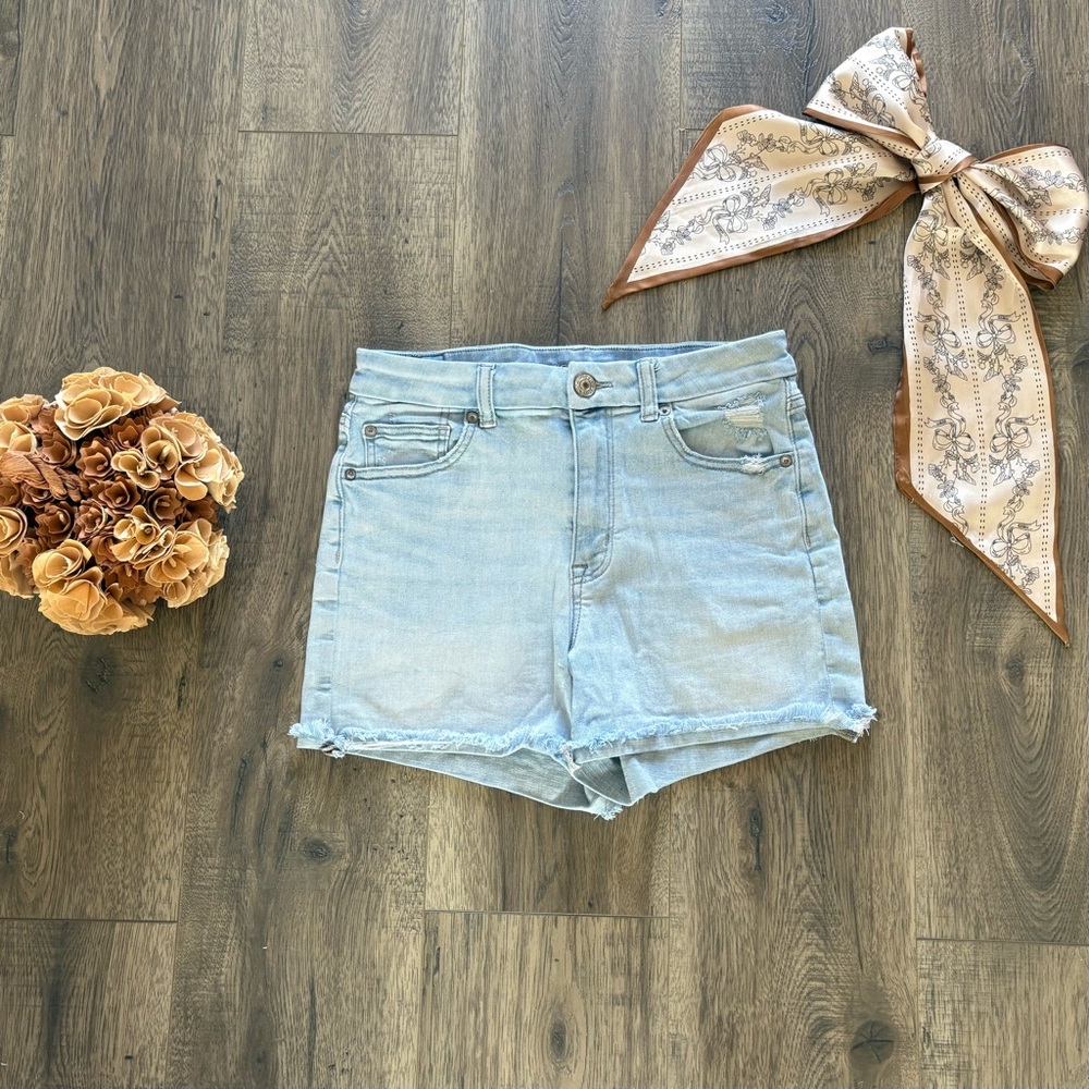 American Eagle Next Level Stretch Curvy High Rise Shortie Light Jean Shorts Sz 6